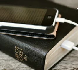 Como baixar e usar os aplicativos para ler a Bíblia