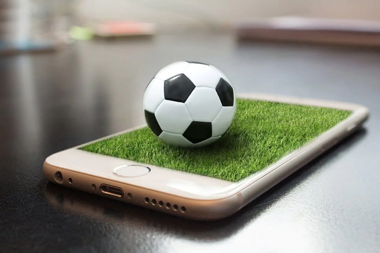 Assistir futebol ao vivo pelo celular baixando aplicativo grátis